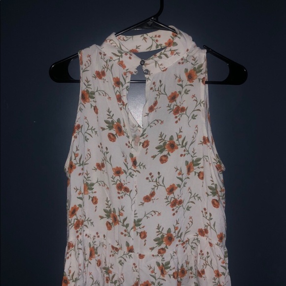 Floral, halter blouse! - Picture 2 of 2